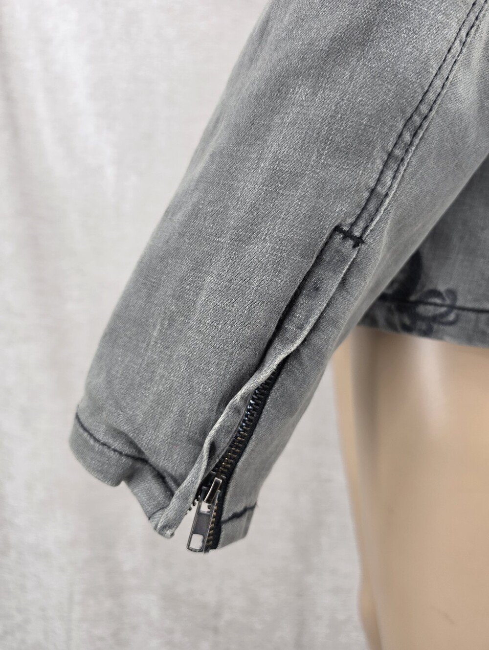 Reba Autumn Edge Embroidered Studded Gray Black Wash Stretch Denim Jean Jacket - Picture 5 of 11